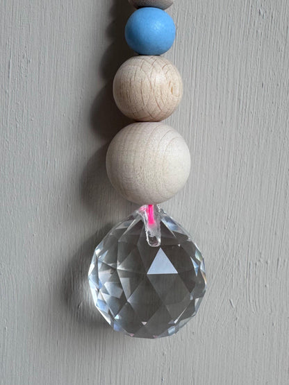 Handgefertigter bunter Sonnenfänger - Suncatcher mit Prisma - Regenbogen Fensterdekoration aus Glas