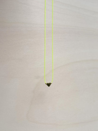 Herzanhänger Kette in neongelb und Gold - Edelstahl Schmuck - Ibiza Boho Style