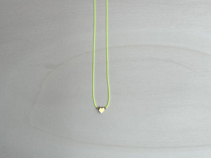 Herzanhänger Kette in neongelb und Gold - Edelstahl Schmuck - Ibiza Boho Style