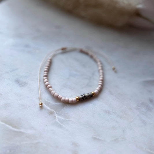 Zartes Edelsteinarmband handgefertigt - mit Dalmatiner Jaspis - Freundschaftsarmband