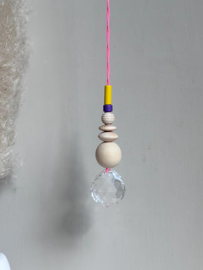 Handgefertigter bunter Sonnenfänger - Suncatcher mit Prisma - Regenbogen Fensterdekoration aus Glas