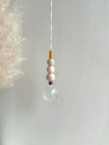 Handgefertigter schlichter Sonnenfänger - Suncatcher mit Prisma - Regenbogen Fensterdekoration aus Glas
