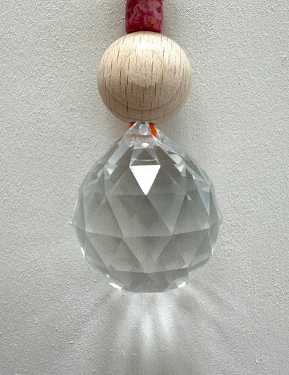 Handgefertigter bunter Sonnenfänger - Suncatcher mit Prisma - Regenbogen Fensterdekoration aus Glas