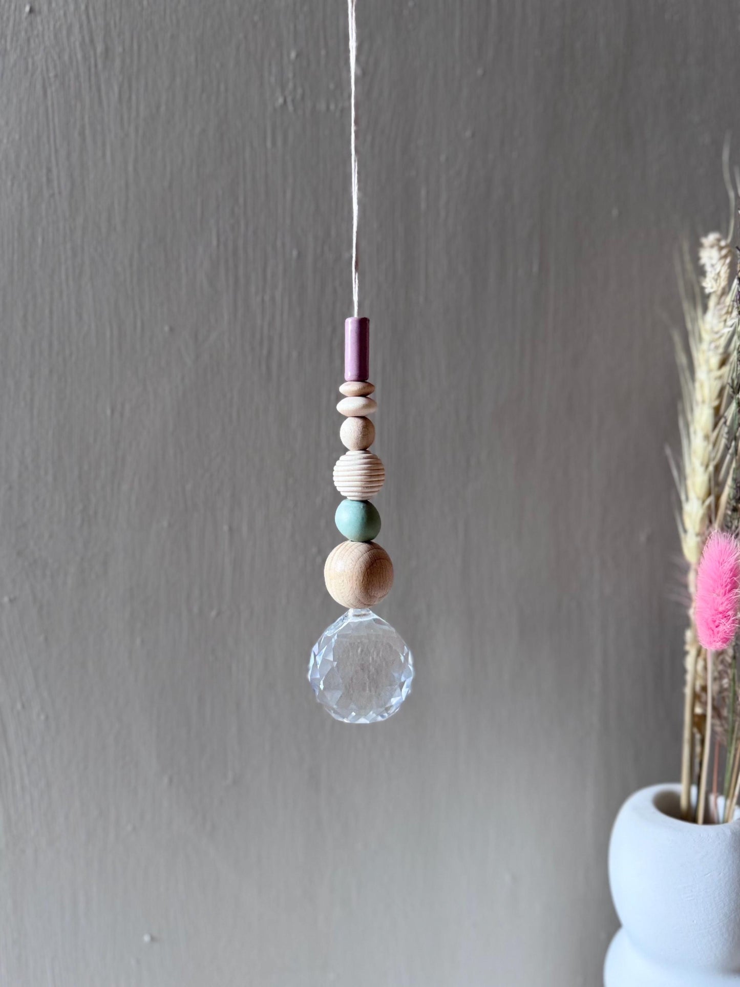 Handgefertigter bunter Sonnenfänger - Suncatcher mit Prisma - Regenbogen Fensterdekoration aus Glas