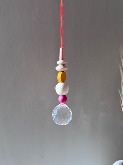 Handgefertigter bunter Sonnenfänger - Suncatcher mit Prisma - Regenbogen Fensterdekoration aus Glas