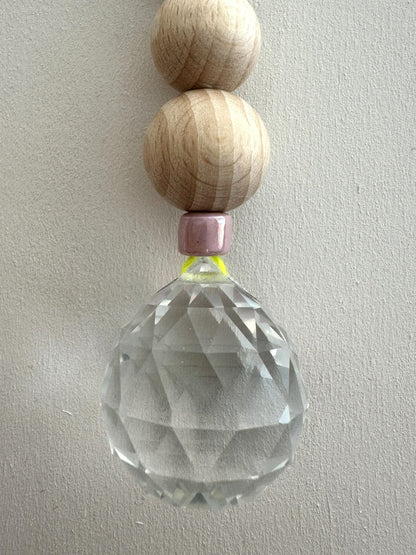 Handgefertigter bunter Sonnenfänger - Suncatcher mit Prisma - Regenbogen Fensterdekoration aus Glas