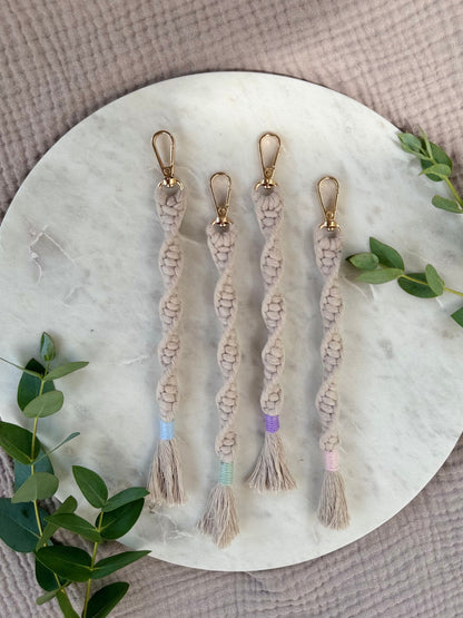 Handgefertigter Makramee Schlüsselanhänger getwistet - Boho Scandi Style Accessoire