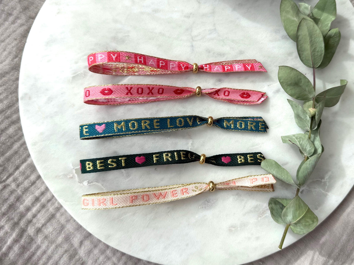 Verstellbares Textarmband mit goldener Stoppperle - Freundschaftsarmband Boho Style