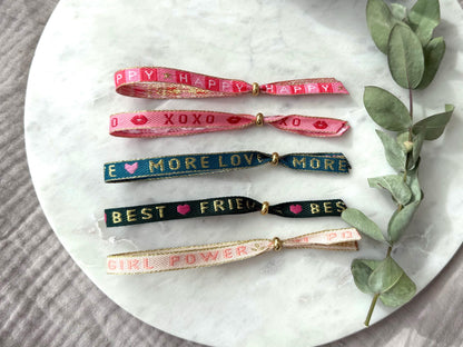 Verstellbares Textarmband mit goldener Stoppperle - Freundschaftsarmband Boho Style
