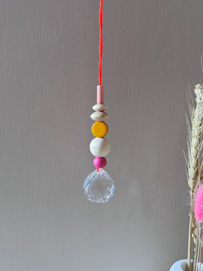 Handgefertigter bunter Sonnenfänger - Suncatcher mit Prisma - Regenbogen Fensterdekoration aus Glas