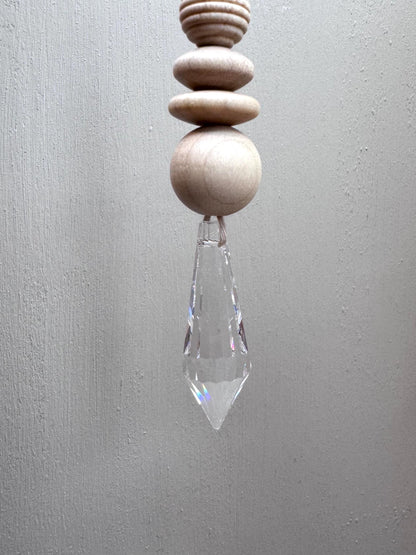 Handgefertigter schlichter Sonnenfänger - Suncatcher mit Prisma - Regenbogen Fensterdekoration aus Glas