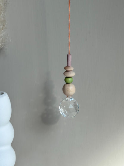 Handgefertigter bunter Sonnenfänger - Suncatcher mit Prisma - Regenbogen Fensterdekoration aus Glas